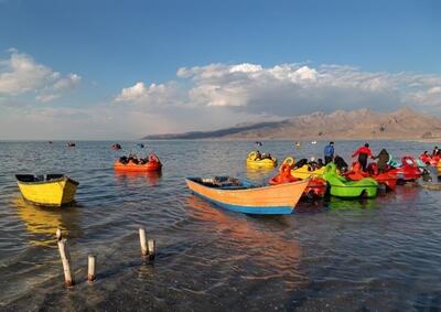 گردشگران دریاچه ارومیه رکورد زدن