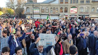 اجتماع مردم همدان در حمایت از سپاه پاسداران در میدان امام(ره)