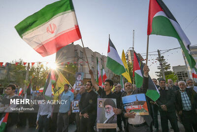 عکس/تجمع مردم کرج در حمایت از عملیات «وعده صادق»