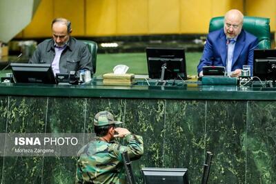 عکس/احترام نظامی به محمدباقر قالیباف در صحن علنی مجلس | اقتصاد24