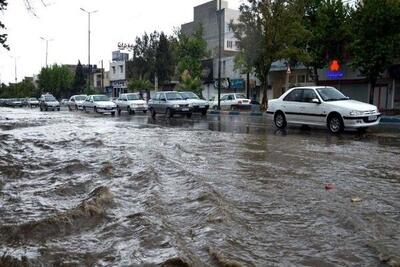 آبگرفتگی معابر در پی بارندگی شدید در ایرانشهر