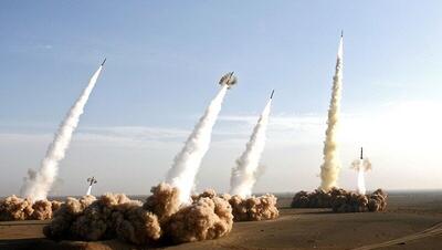 ببینید | تصاویری کامل از لحظه پرتاب موشک‌های بالستیک سپاه به سوی اسرائیل