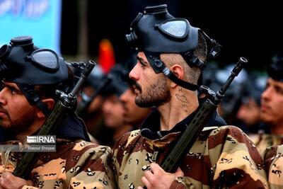 خالکوبی جالب یک سرباز در رژه ارتش (عکس)