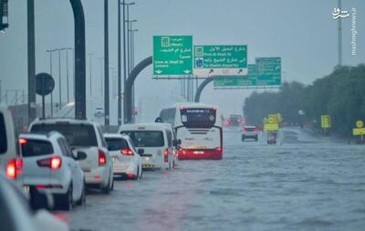 فیلم/ وضعیت عجیب یک بزرگراه در دبی بعد از بارندگی!