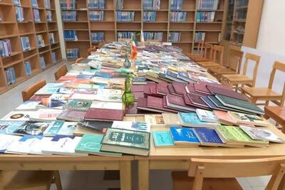 اهدای کتابخانه شخصی به کتابخانه عمومی خلیج فارس بوشهر