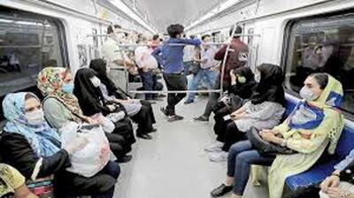 خلاقیت بامزه یک فروشنده مسن در مترو تهران