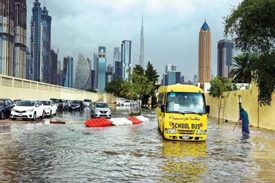 از سیلاب سرخ قشم تا حبس مسافران تور دبی در هتل‌ها پس از بارش‌های سیل آسا! - کاماپرس
