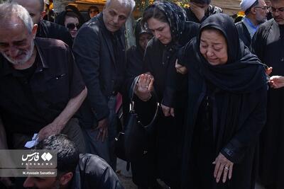 (تصاویر) غیبت احمدی‌نژاد در مراسم تشییع و خاکسپاری پرویز داوودی