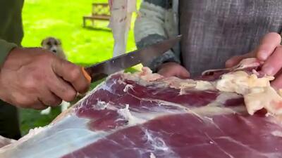 (ویدئو) غذای روستایی در آذربایجان؛ پخت یک غذای ترکی با 200 متر روده و 2 کیلو گوشت