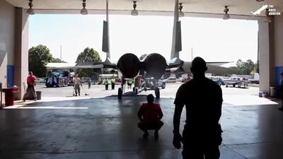 (ویدئو) جنگنده 100 میلیون دلاری اف 15 آمریکا چگونه تعمیر می شود؟