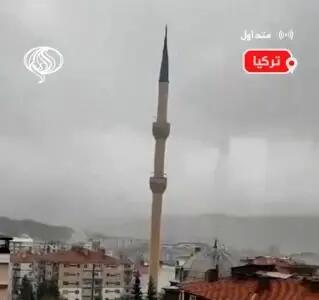 طوفان شدید در ترکیه مناره یک مسجد را واژگون کرد + فیلم