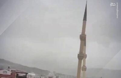 فیلم/ لحظه سقوط مناره یک مسجد در ترکیه