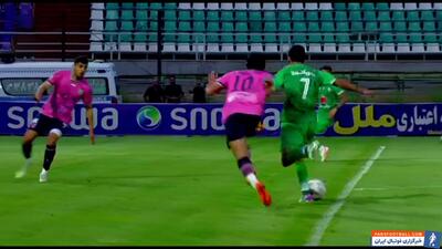 گل دوم ذوب آهن به آلومینیوم توسط محمدی - پارس فوتبال | خبرگزاری فوتبال ایران | ParsFootball