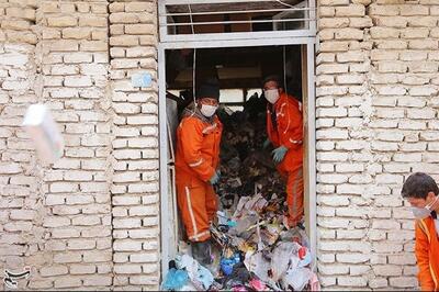 ویدیو| تخلیه ۸۰ خاور زباله از خانه مسکونی در بجنورد