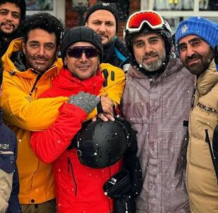 عکس | سند یک رفاقت دیرینه؛ امین حیایی در آغوش محمدرضا گلزار در پیست اسکی - عصر خبر