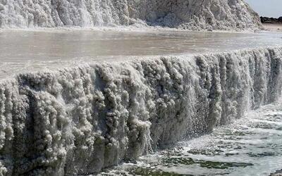 تصاویر تنها آبشار نمکی جهان در ایران / اینجا بهشتی در برهوت است!