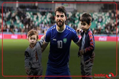 ماشاریپوف بازیکن استقلال و پسرش در استخر