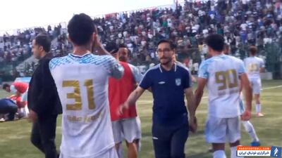 خوشحالی بازیکنان کویر مقوا بعد از سوت پایان بازی - پارس فوتبال | خبرگزاری فوتبال ایران | ParsFootball