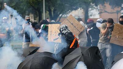 حمله با گازاشک‌آور به دانشجویان حامی فلسطین در آمریکا