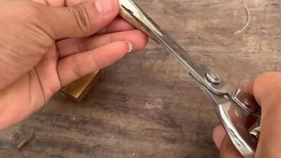 (ویدئو) کلیدساز خبر نکنید، با این روش قفل تان را بدون کلید باز کنید!