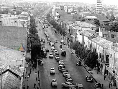 (عکس) سفر به تهران قدیم؛ چرا در تهران قدیم خودروها وسط خیابان پارک می‌کردند؟