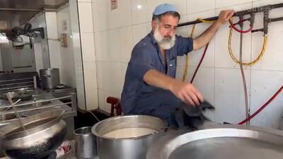(ویدئو) غذای خیابانی در پاکستان؛ فرآیند تهیه و طبخ خوراک ماهیچه