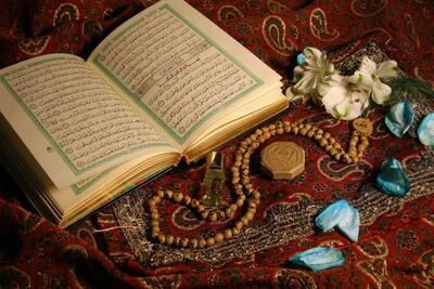 راه سعادت دنیا و آخرت انس با قرآن و مفاهیم واقعی دینی است
