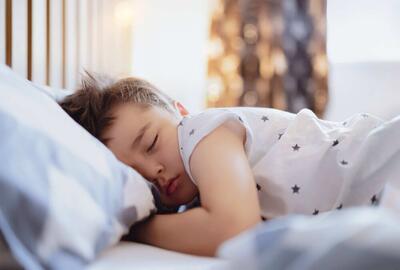 بچه‌ها الگوی خوابشان را از والدین می‌آموزند