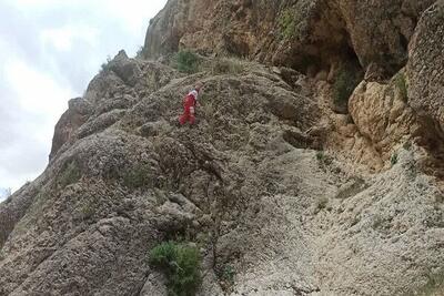 نجات دو فرد گرفتار در پل زرمیتان شهرستان اردل