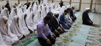 اقامه نماز جماعت به امامت یک خانم روی آنتن تلویزیون+ عکس | اقتصاد24