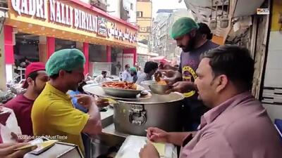 (ویدئو) غذای خیابانی در پاکستان؛ از خورشت نخود و قابلی پلو تا واوایشکای جگر