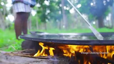 (ویدئو) پخت یک غذای متفاوت با ده ها هشت پا توسط 5 آشپز روستایی مشهور هندی