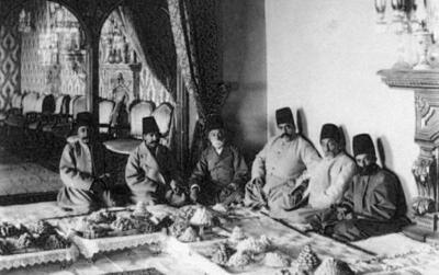 تصویر قدیمی از آشپزخانه بازار طهران در دوره قاجار