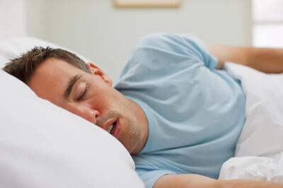 چگونه در روزهای گرم خواب راحتی داشته باشیم؟ | ۹ راهکار برای جلوگیری از بی‌خوابی