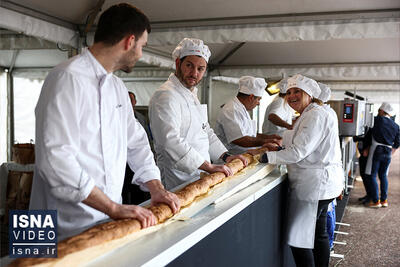 ویدیو/ نانوایان فرانسوی رکورد پخت طولانی‌ترین نان باگت را شکستند