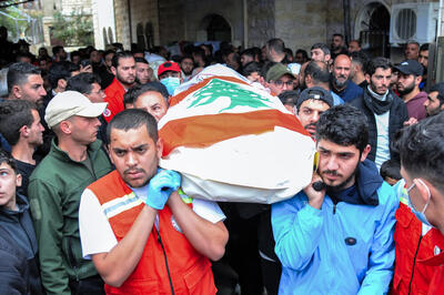 گاردین: اسرائیل با سلاح‌های آمریکایی کادر درمان در جنوب لبنان را کشت