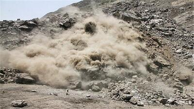 ریزش وحشتناک کوه به وسط جاده در ایلام | رویداد24
