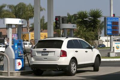 رشد استفاده از خودروهای برقی تقاضای بنزین را کاهش می‌دهد