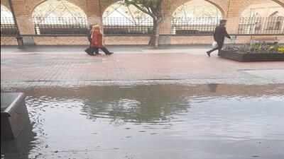 آبگرفتگی در پیاده رو عالی قاپو اردبیل پس از بارش باران + فیلم