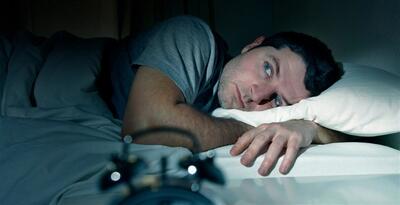 چرا برخی افراد نیمه شب از خواب می پرند؟ | اقتصاد24