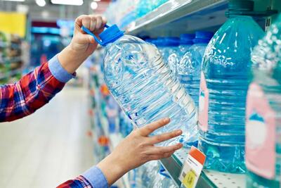 مناقشه بر  سر  آب معدنی/ آبهای بسته‌بندی مضرند؟