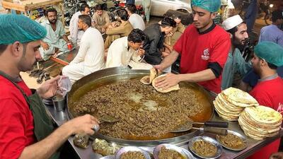 (ویدیو) طرز تهیه چاپلی کباب توسط آشپز خیابانی پاکستان