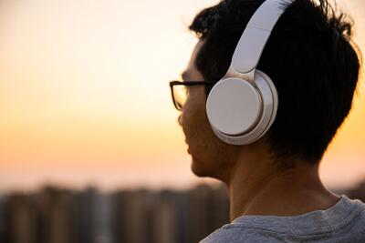 آیا زنان بیشتر از مردان برای بهتر شدن حال خود موسیقی گوش می‌دهند؟