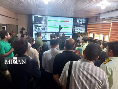 خبرنگاران حاضر در هفتمین تور نظارتی قوه قضاییه در هرمزگان از مرکز مانیتورینگ سامانه کنترل قاچاق سوخت استان بازدید کردند