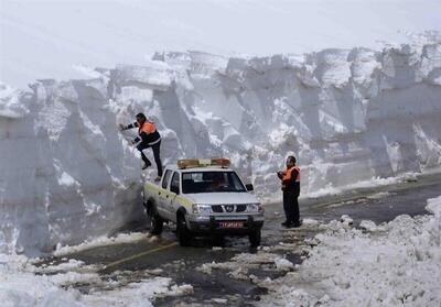 (ویدیو) ارتفاع ۵ متری برف بهاری در مرز قزوین و مازندران