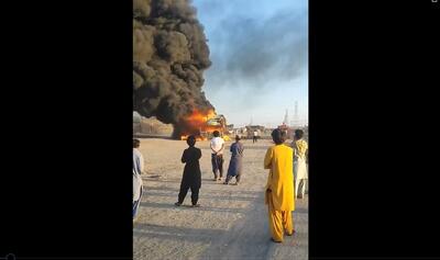 (ویدئو) آتش گرفتن یک تریلی در سیستان و بلوچستان