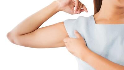 نشانه‌های هشدار دهنده درد زیر بغل؛ پیشگیری و راه‌های مختلف درمان