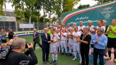 اختصاصی/ اهدای کاپ قهرمانی جام یونس شکوری توسط وزیر ورزش به تیم شاهین