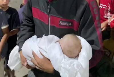 فیلم/ شهادت نوزادی فلسطینی در بمباران‌های بامدادی در رفح