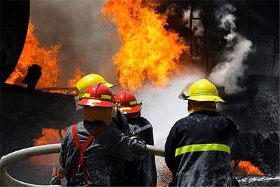 مهار آتش سوزی مدیران خودرو / حادثه متعلق به انبار ضایعات بود